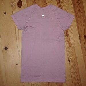 Lululemon Swiftly Tech Short Sleeve Tee – Lavender (Size 6)